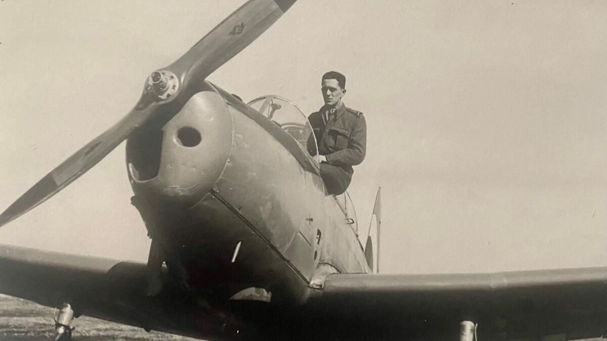 enchères - Pionniers de l'aviation : la collection d'un ancien pilote de la France libre mise aux enchères à Toulouse