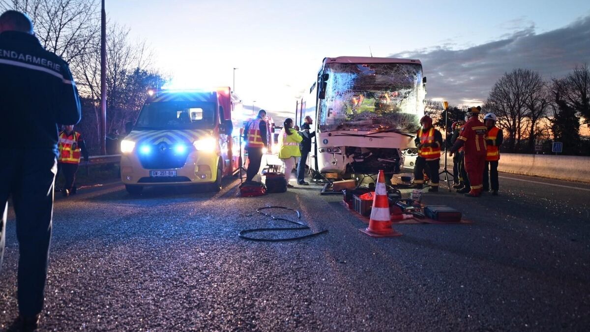 Accident - Accident Impliquant Quatre Bus Militaires Sur L'A13 : Ce Que Vous Devez Savoir