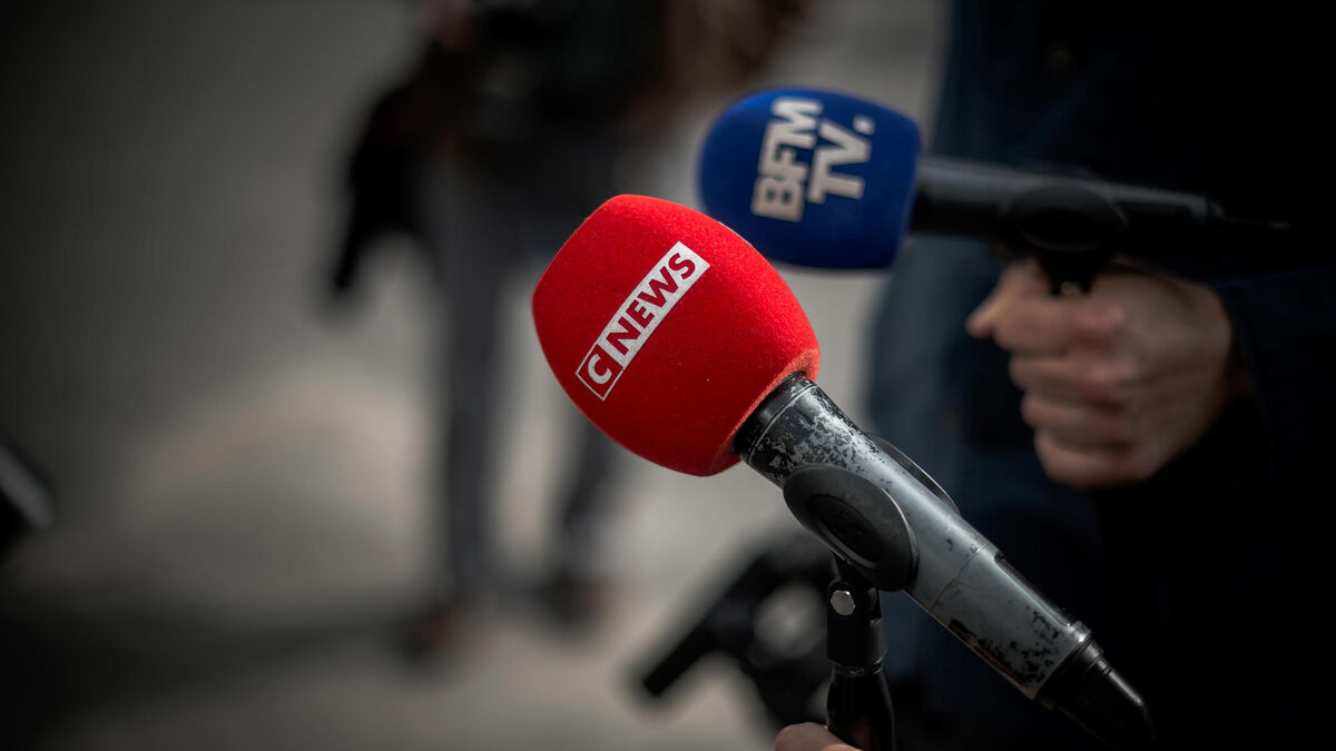 BFMTV - Audiences : Cnews Creuse Encore un Peu Plus l'Écart avec BFMTV en Mars