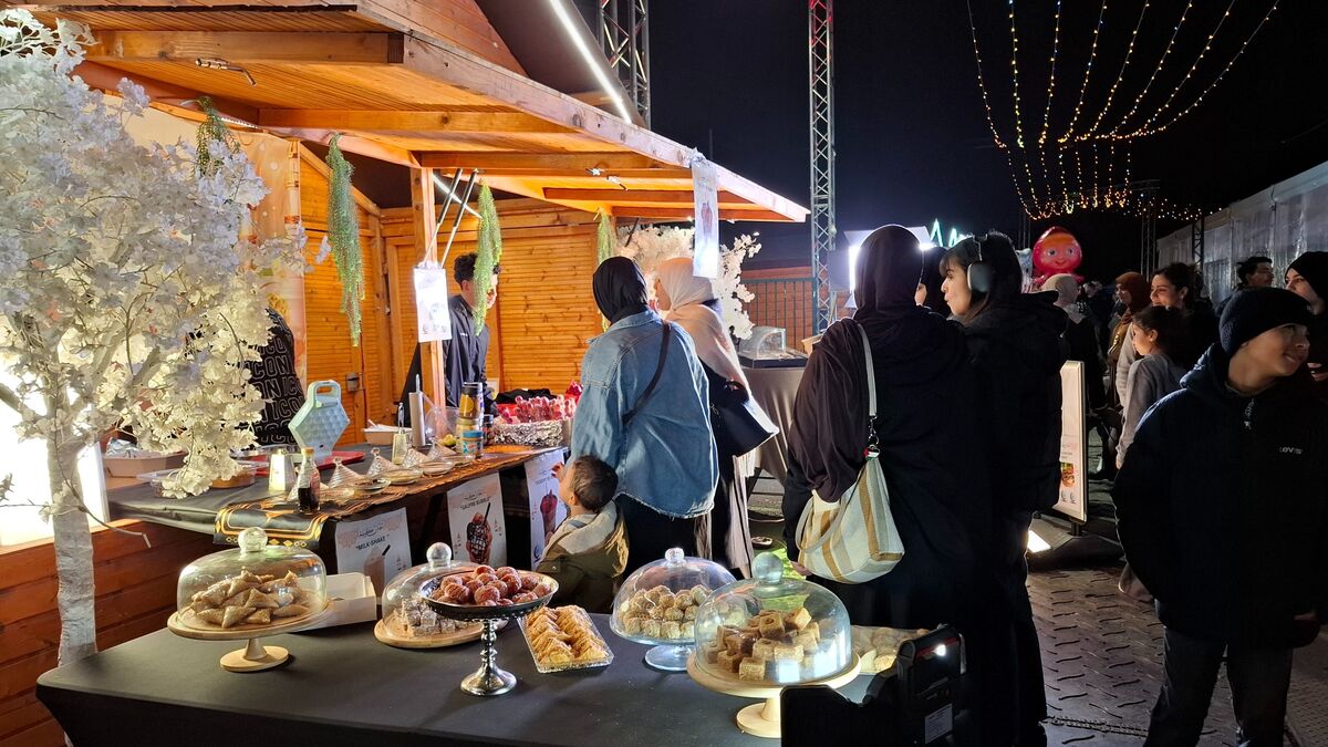 Marché - Strasbourg, Célèbre Pour Ses Festivités De Noël, Attire Également Avec Son Marché Du Ramadan