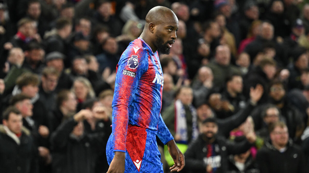 Mateta - Football : Bandeau sur la tête, pansement à l’oreille, découvrez les premières images de Mateta après sa terrible blessure