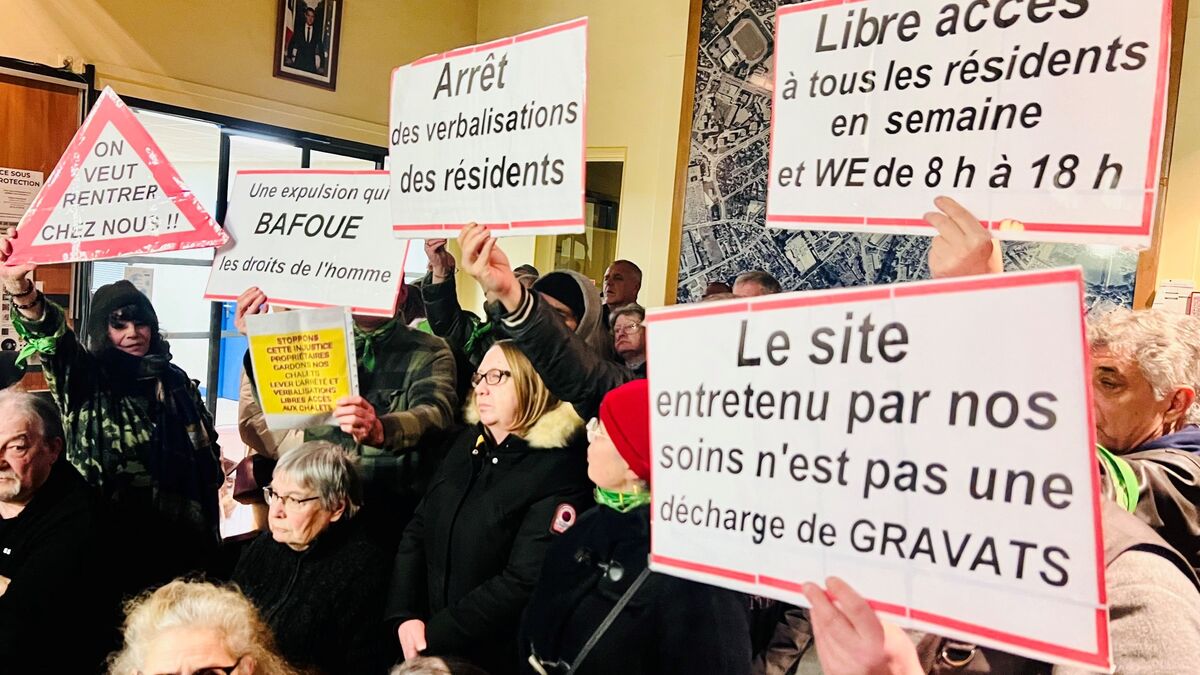 Foulards - Dans l'Eure, les « foulards verts » maintiennent leur opposition à l'interdiction d'accès à la Ferme de Vaux