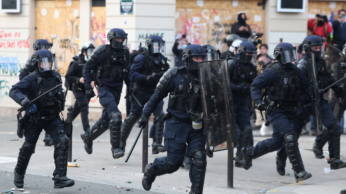 manifestation - Paris : Le journaliste Clément Lanot frappé à la tête par un policier lors de la manifestation contre l’extrême droite