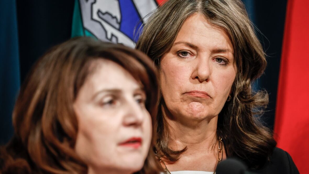 province - Comment la province a gardé le contrôle sur les contrats de santé, malgré les déclarations de Danielle Smith ?