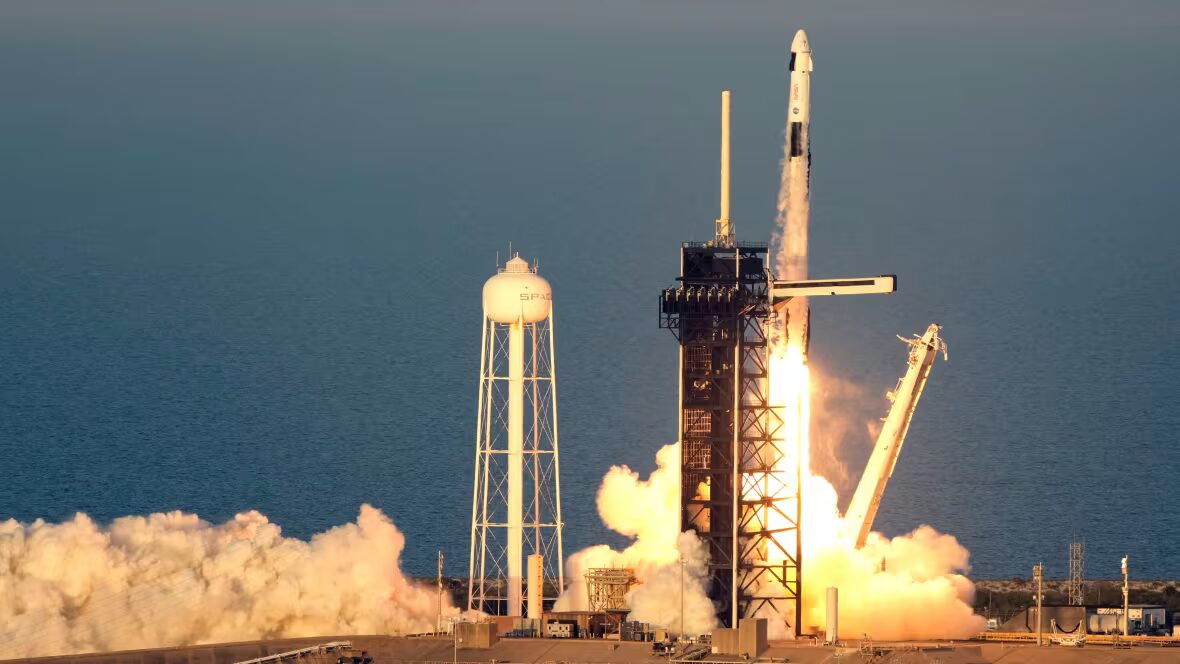 SpaceX - SpaceX envoie un équipage vers la Station spatiale internationale pour remplacer des astronautes de la NASA bloqués