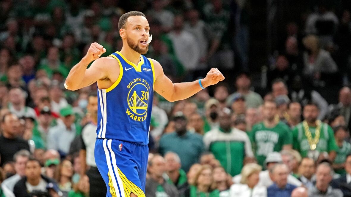 joueur - Stephen Curry devient le 1er joueur de l'histoire de la NBA à réussir 4 000 tirs à 3 points