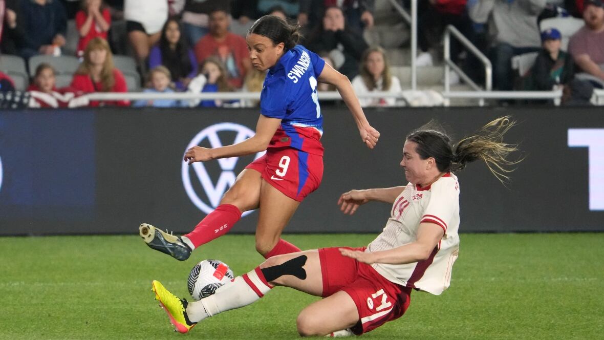 match - Les femmes canadiennes affrontent les États-Unis, premiers au classement, lors d'un match amical en juillet à Washington.