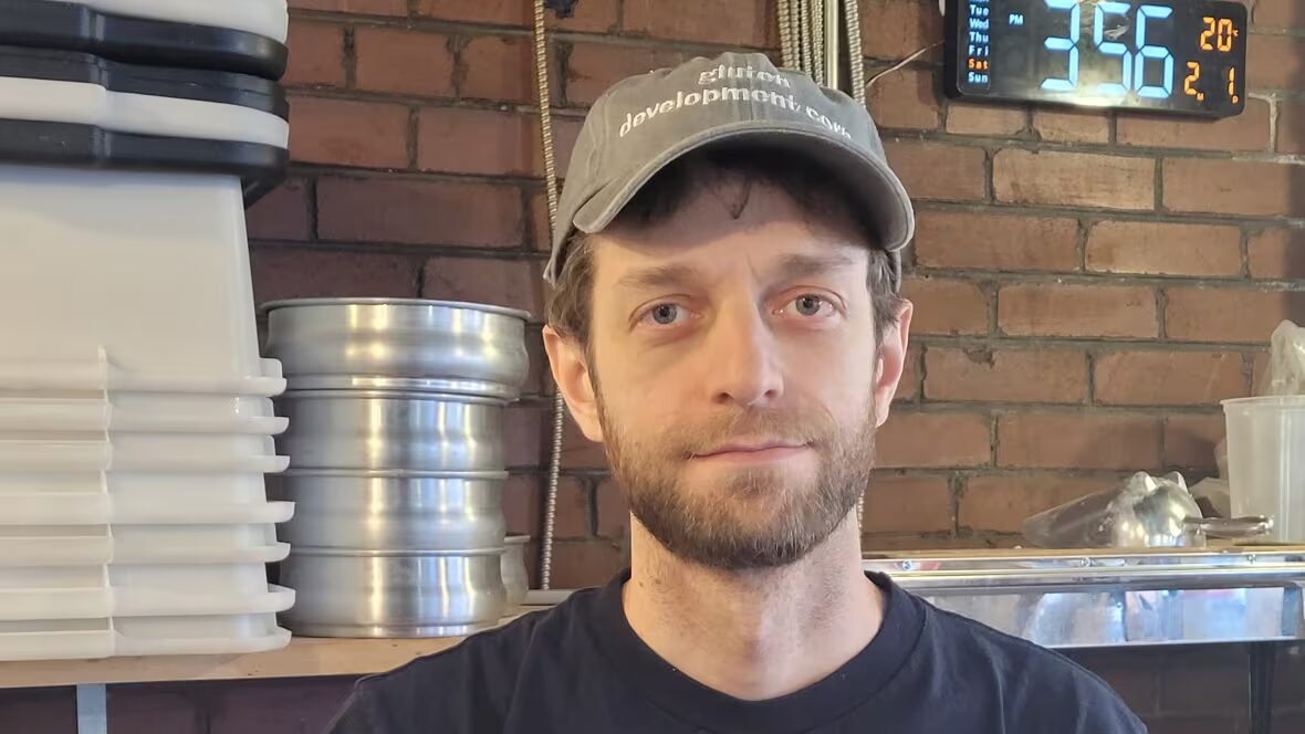 pizzeria - Une pizzeria de Toronto exclut les ingrédients américains jusqu'à ce que les Américains prennent des "décisions électorales plus responsables"