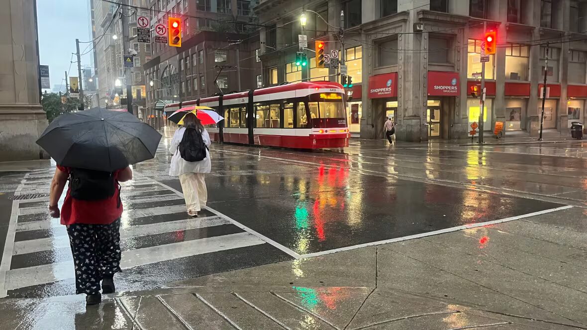 Ontario - Des pluies verglaçantes persistent dans certaines régions du sud de l'Ontario samedi, alors que Toronto se prépare à la tempête.