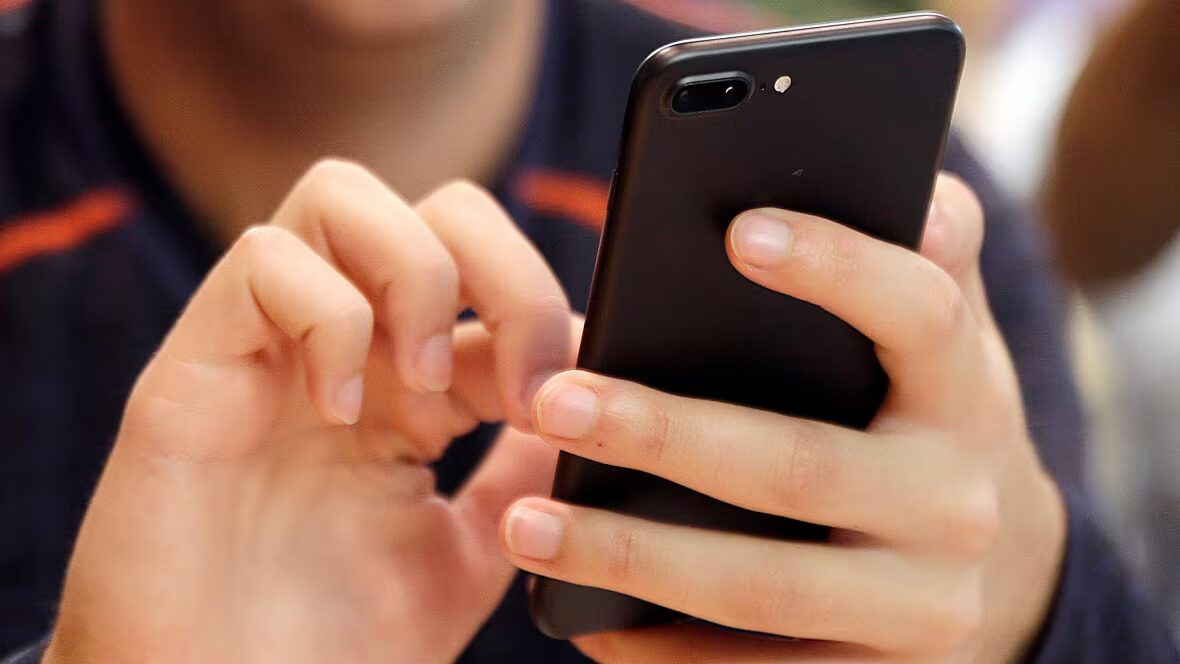 Canadiens - Les Canadiens inquiets par des messages texte demandant leur préférence de vote, puis leur code postal, puis leur nom.