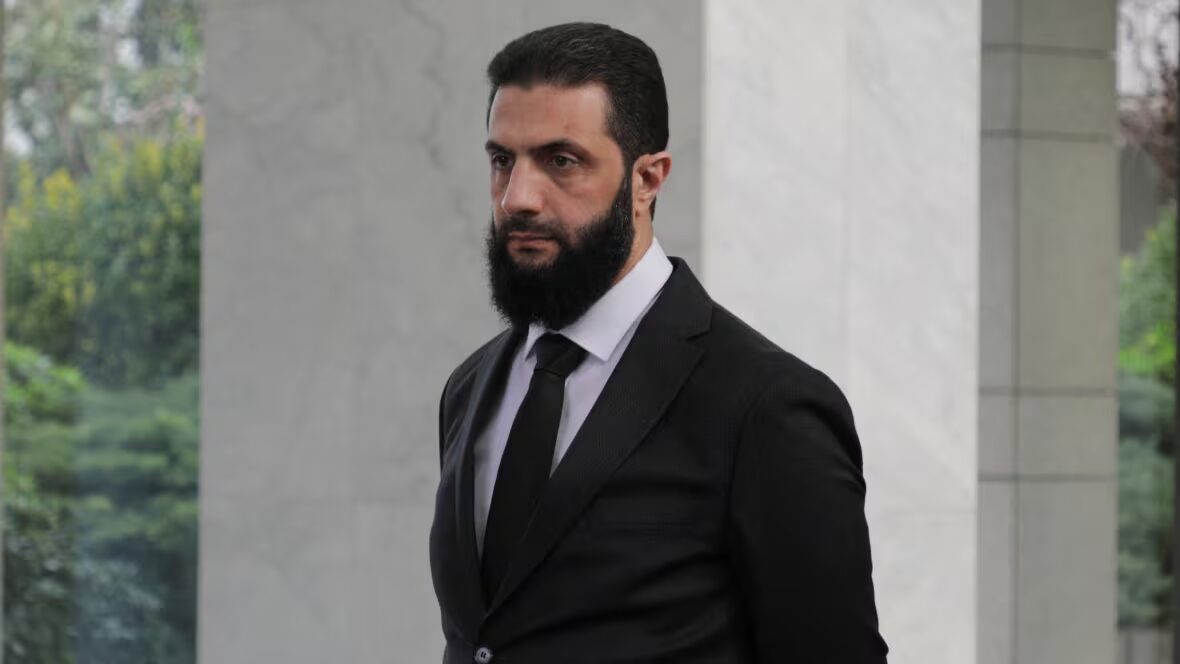 président - Le président intérimaire de la Syrie appelle à la paix communautaire alors que les affrontements meurtriers se poursuivent
