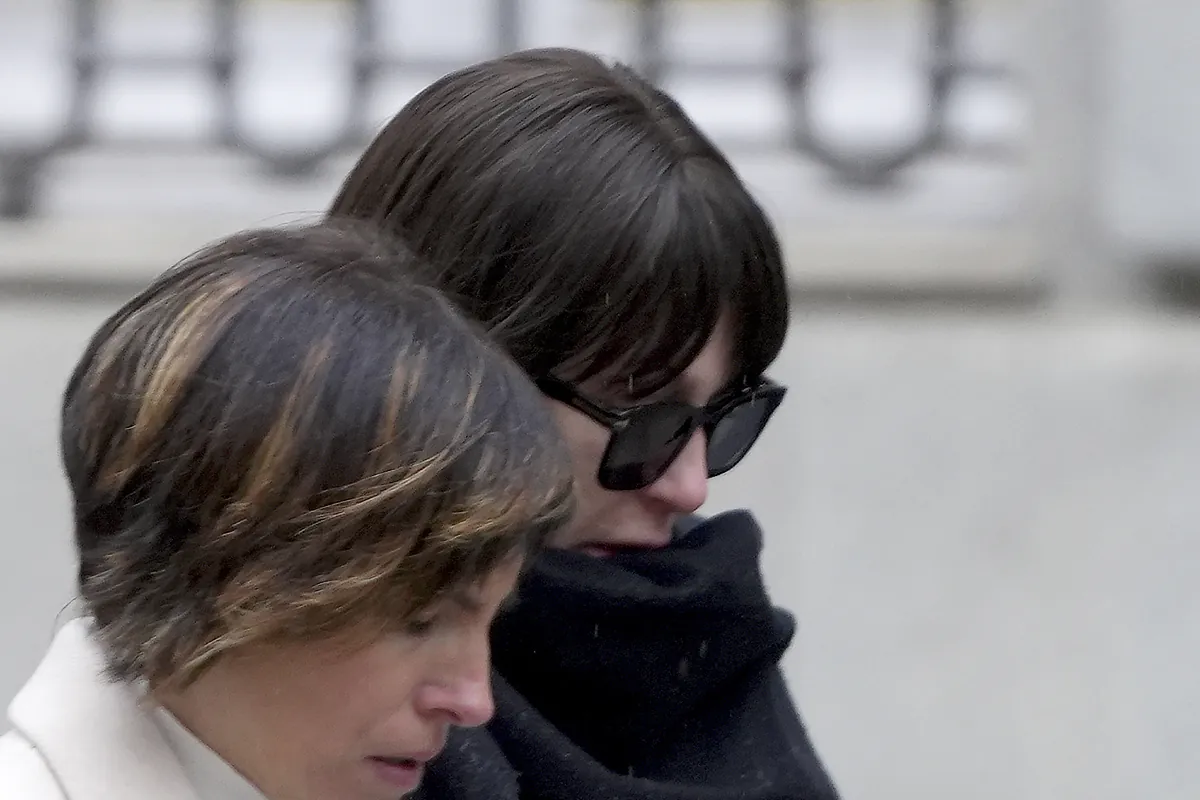 commission - L'ex-petite amie d'Ábalos, Jésica Rodríguez, ne se présente pas devant la commission d'enquête du Sénat pour des raisons de santé