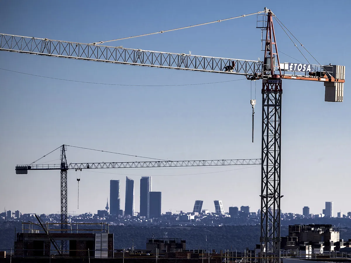 investisseurs - Les investisseurs se tournent vers les valeurs refuge peu exposées aux tarifs : les immobilières, télécoms et énergétiques se démarquent dans l'Ibex malgré des chiffres globaux en rouge