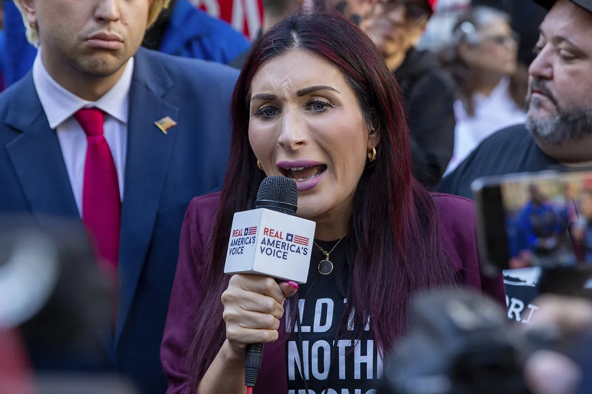 Loomer - Laura Loomer, la promotrice des théories conspirationnistes de QAnon qui fait chuter des têtes dans la sécurité et le renseignement