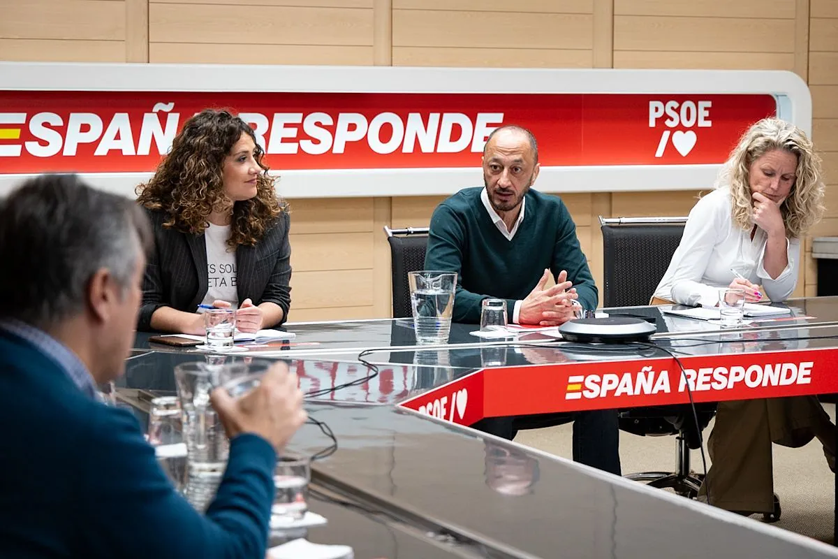 PSOE - Le PSOE critique préventivement le PP au cas où il ne soutiendrait pas les mesures contre les aranceles : "Avec l'autre main, il pactise avec les plus grands traîtres de l'Espagne, qui est Vox."