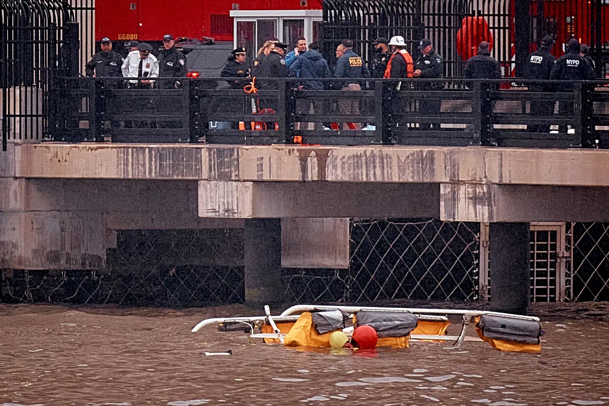 touristes - Cinq touristes espagnols meurent après le crash d'un hélicoptère sur le fleuve Hudson à New York