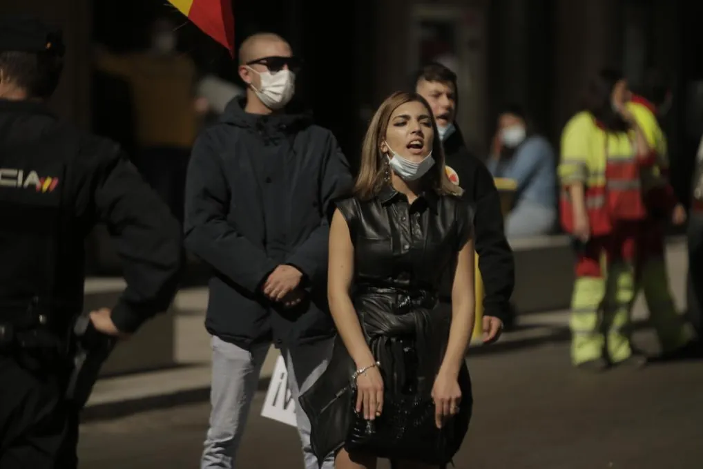 Isabel - La Cour de Madrid condamne la leader néonazie Isabel Peralta à un an de prison pour haine envers les migrants