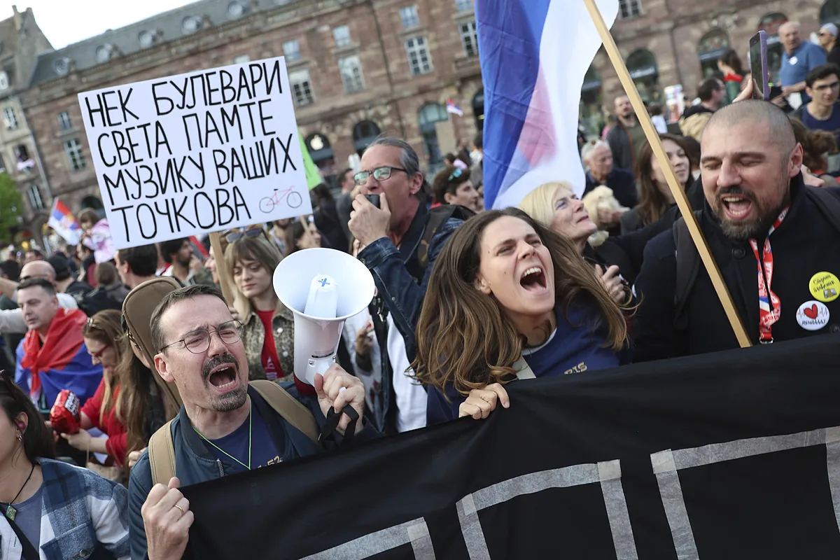 président - "Terroristes, canons soniques et manifestations patriotiques : les tentatives du président serbe pour étouffer les protestations des étudiants"
