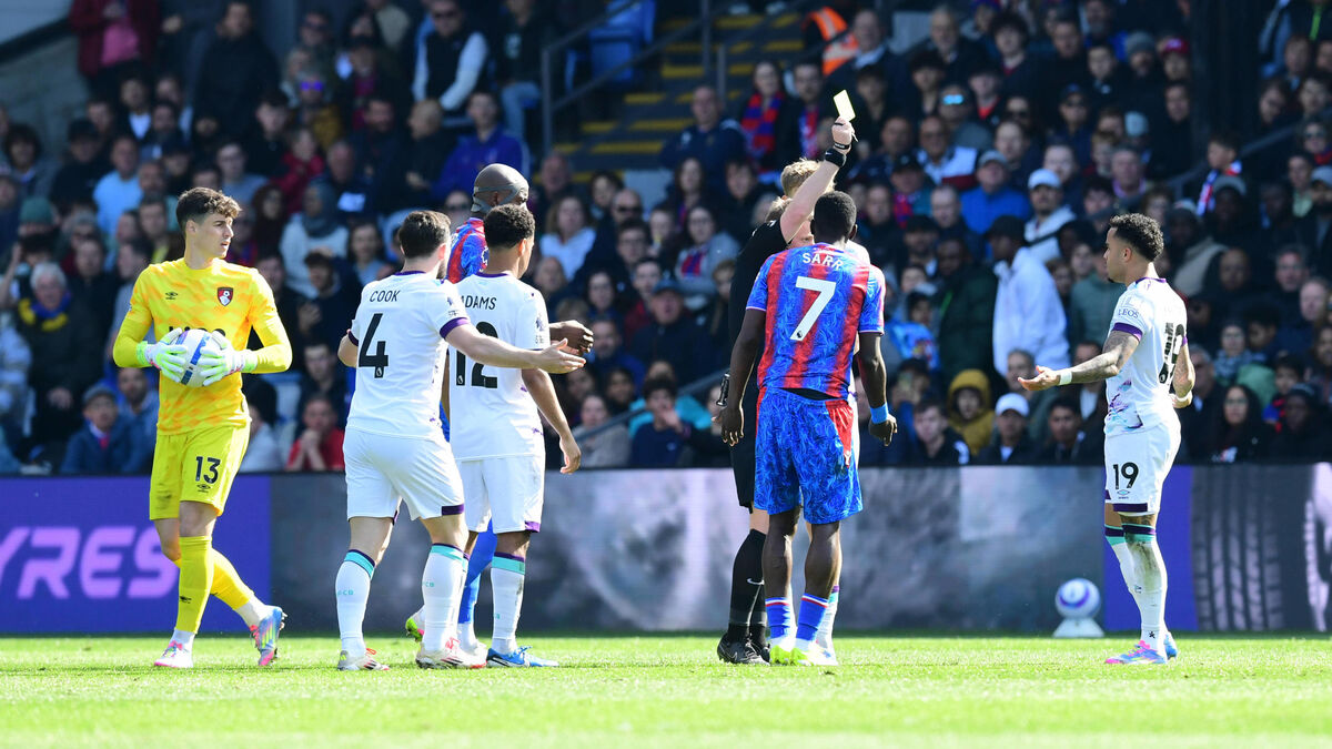 joueur - Football : En Angleterre, un joueur sanctionné pour avoir baissé le short d'un adversaire pendant un match