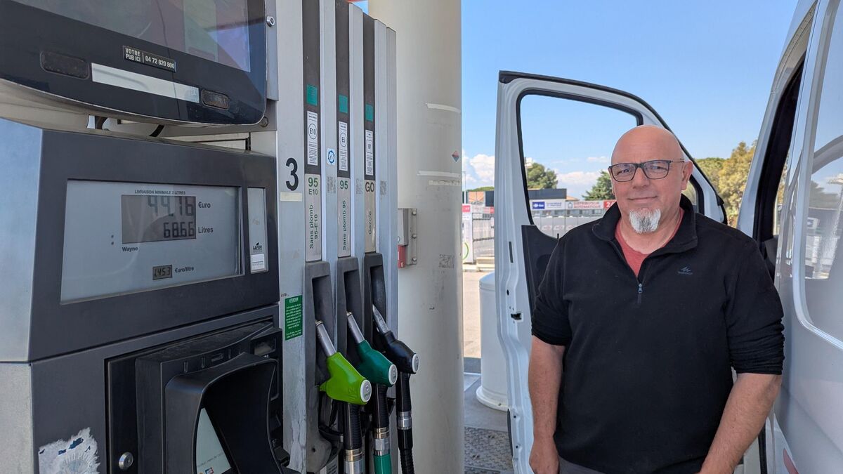 euros - « C’est 10 euros de moins que d’habitude : les prix à la pompe rendent certains heureux »