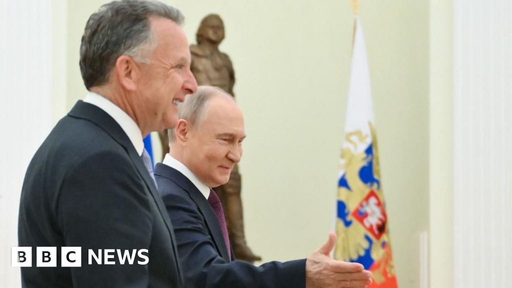 Poutine - Steve Rosenberg : Tous sourires au Kremlin alors que Poutine rencontre le négociateur de Trump