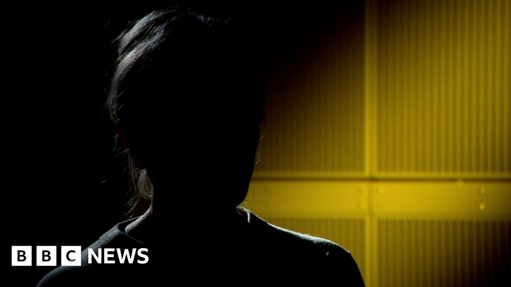 Femme - Femme ayant signalé un agent prédateur blâmée par la Met