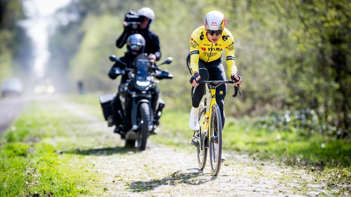 Wout - Paris-Roubaix : Wout Van Aert frôle la chute lors de la reconnaissance et s'en amuse en partageant la vidéo