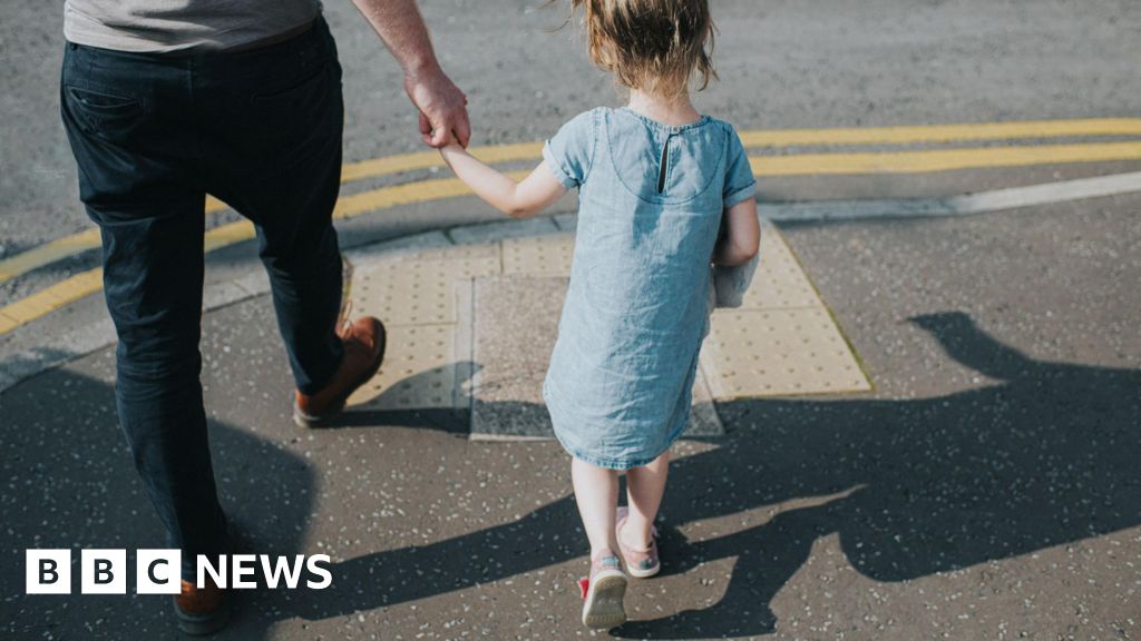 fonds - Le fonds d'adoption va se poursuivre après que des familles ont été laissées dans l'incertitude