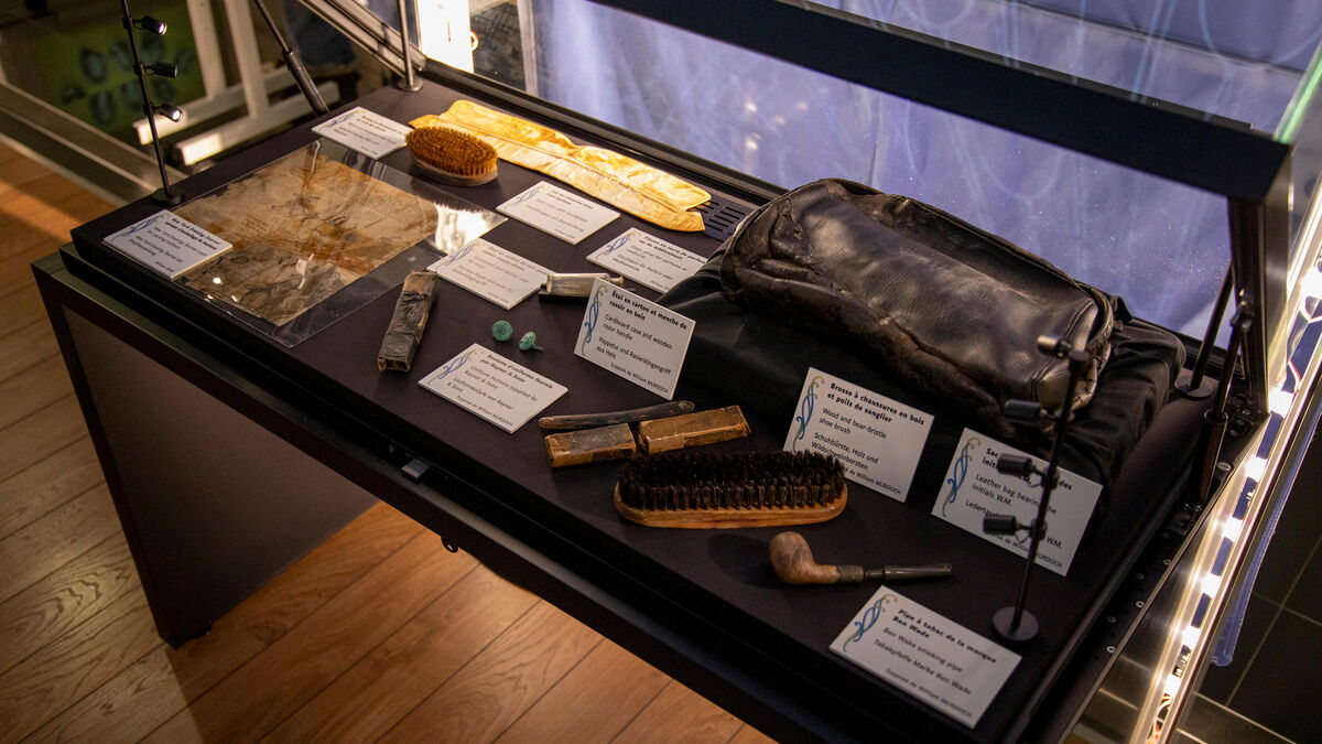 objets - « Certains n'avaient jamais été montrés » : Comment des objets du Titanic ont été sauvés par des sacs en cuir ?