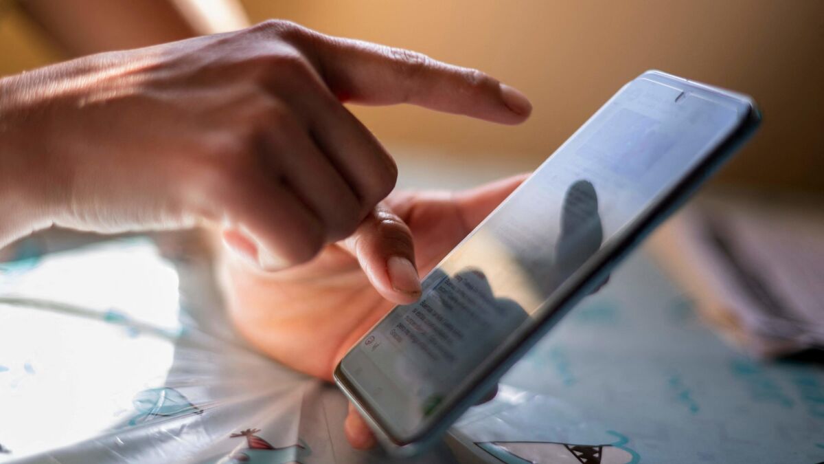 Boucles - « Ça Aide à Avoir Un Peu Moins Peur » : Aux États-Unis, Les Sans-papiers S'informent Grâce à Des Boucles WhatsApp