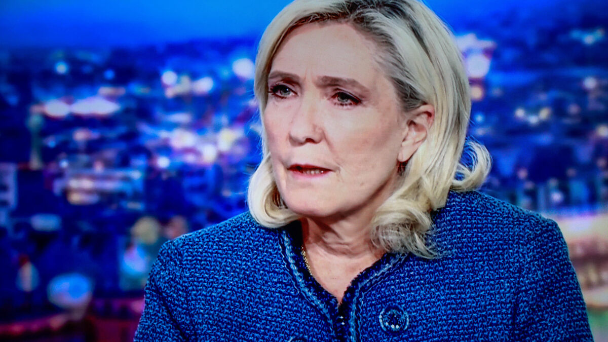 Bombe - Marine Le Pen Déclare Que « Le Système A Déclenché La Bombe Nucléaire »