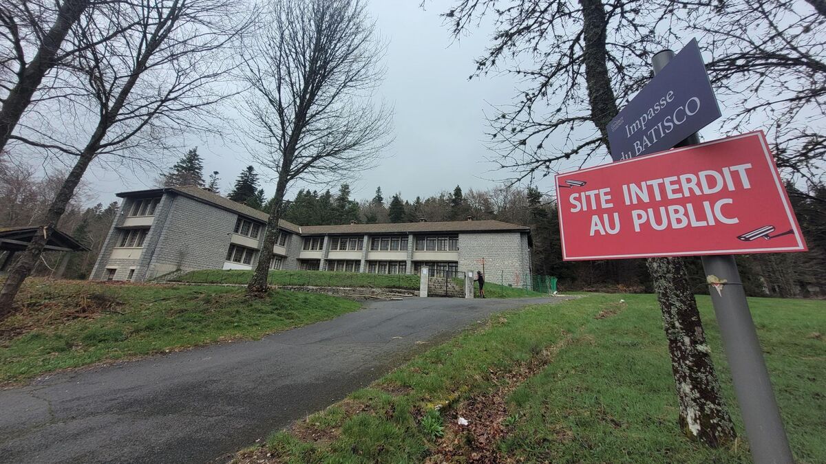 tourisme - Dans le collège fantôme de Haute-Loire, découvrez l'ignoble tourisme morbide de l'affaire Agnès Marin