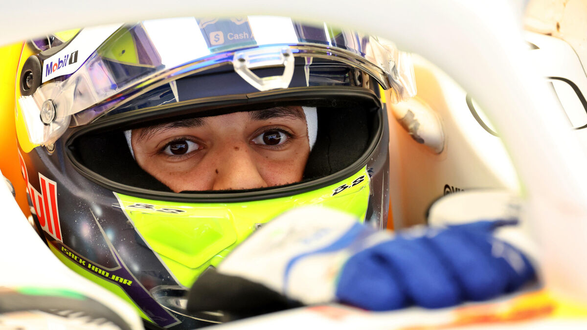 Formule - Dépassement audacieux, cou blessé et premiers points en Formule 1 : le GP du Japon « parfait » d’Isack Hadjar