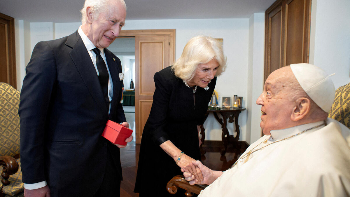 Pape - Le Vatican Diffuse Une Image Du Pape François Avec Charles Et Camilla