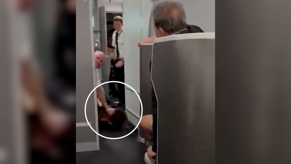 passagère - Une passagère provoque le chaos en tentant d'entrer dans le cockpit d'un vol São Paulo-New York