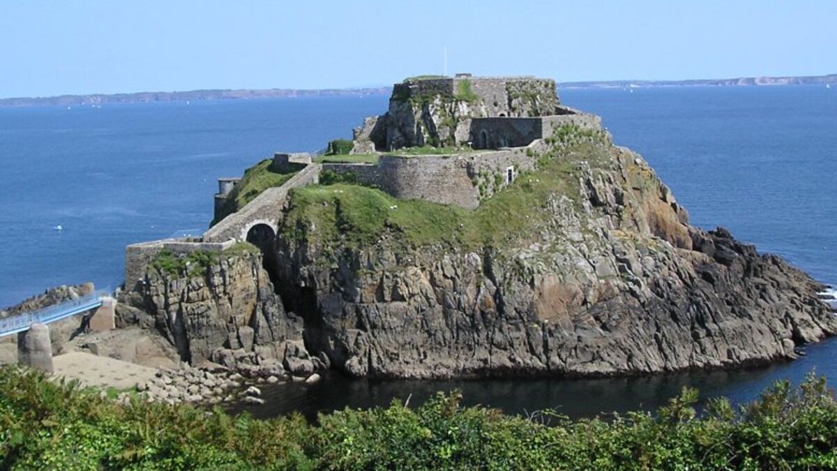 pollution - À Plougonvelin, en Bretagne, un acte « malveillant » serait à l'origine de la pollution d'une plage