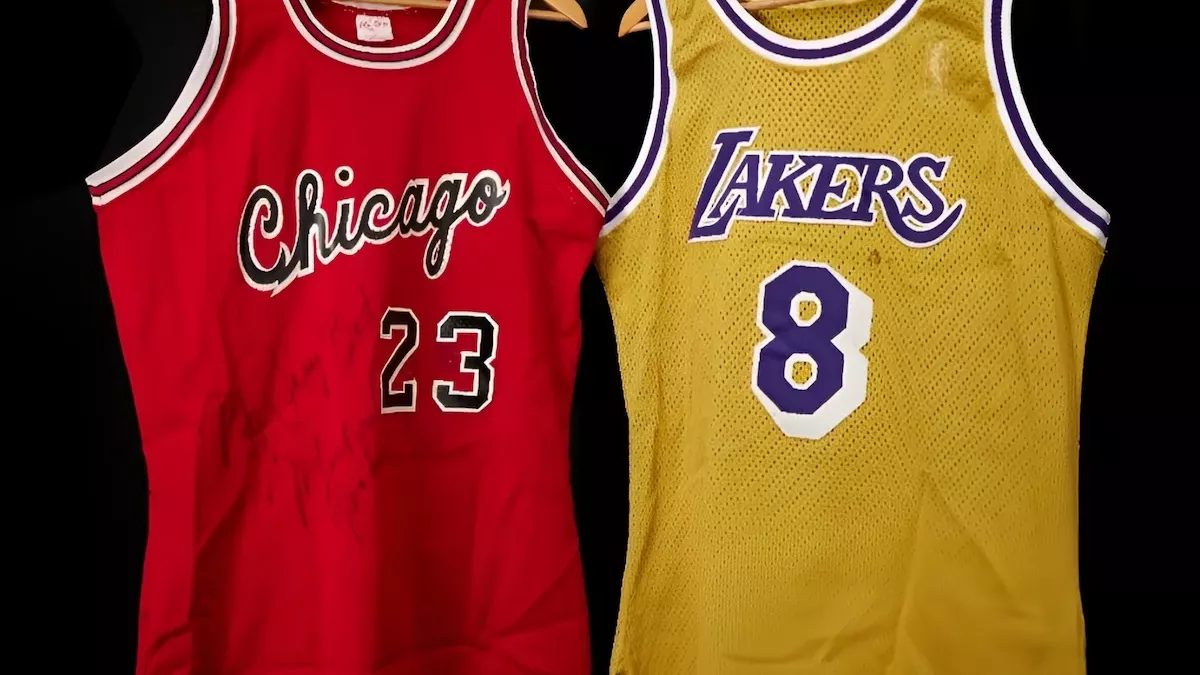 maillots - Basket : Les maillots de Michael Jordan et de Kobe Bryant vendus pour 11 millions de dollars