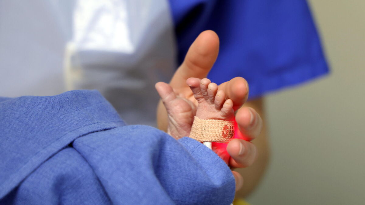 bébé - « Cela aurait pu être pire » : Un éboueur sauve un nouveau-né découvert au milieu des poubelles au Brésil et souhaite l’adopter