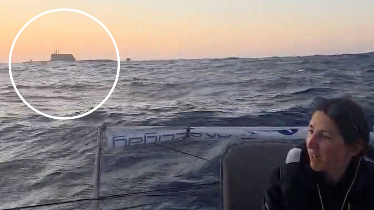 navigateurs - « On a eu peur ! » : En pleine course, ces deux navigateurs croisent un sous-marin remonté à la surface.