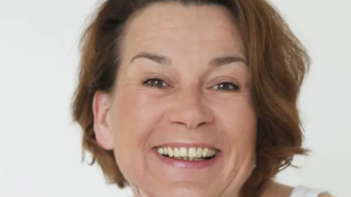 écrivaine - Alexandra Fröhlich, l'écrivaine à succès, retrouvée assassinée sur sa péniche à 58 ans : une enquête pour meurtre ouverte