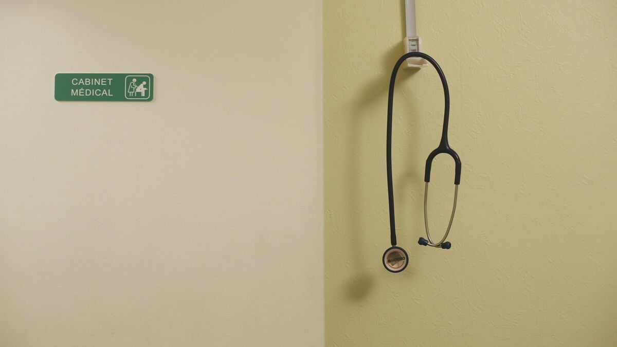 médecin - Indre-et-Loire : Un médecin accusé d'avoir filmé des patientes dévêtues interdit d'exercer avant son procès