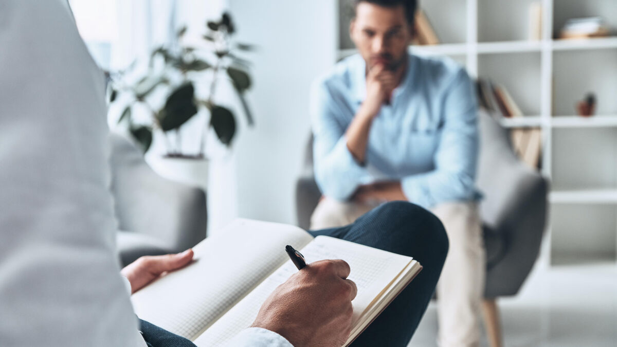Psy - « Un Mec, ça Ne Pleure Pas » : Pourquoi la Plupart des Hommes Évitent-ils de Consulter un Psy ?