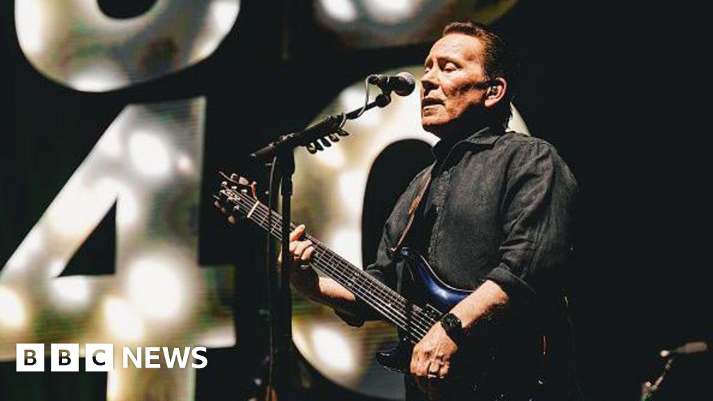 groupe - Les membres du groupe UB40 soutiennent les travailleurs de la benne en grève