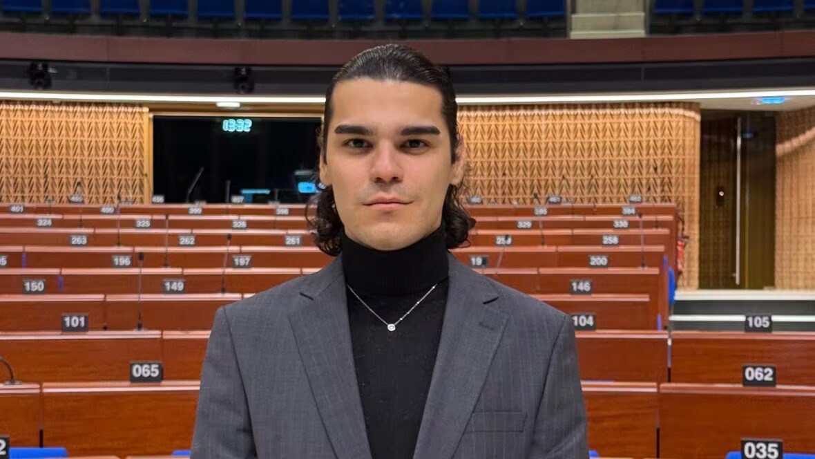 activiste - Pourquoi ce jeune activiste risque-t-il sa liberté pour s'opposer au président de la Turquie ?