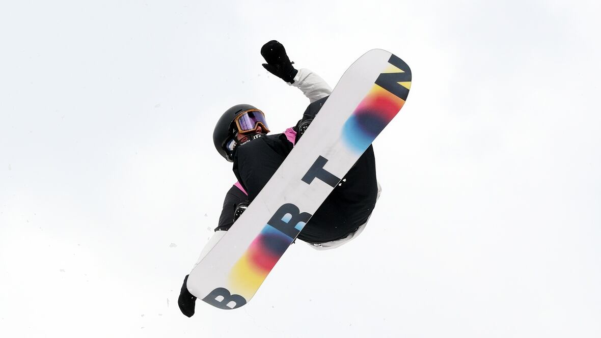 snowboardeur - Un snowboardeur norvégien réalise un quadruple flip historique dans les Alpes suisses