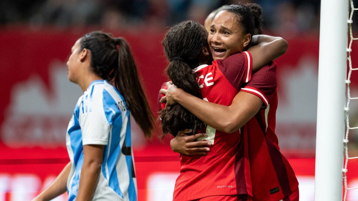 soccer - Rose marque, l'équipe féminine canadienne de soccer surclasse l'Argentine 3-0