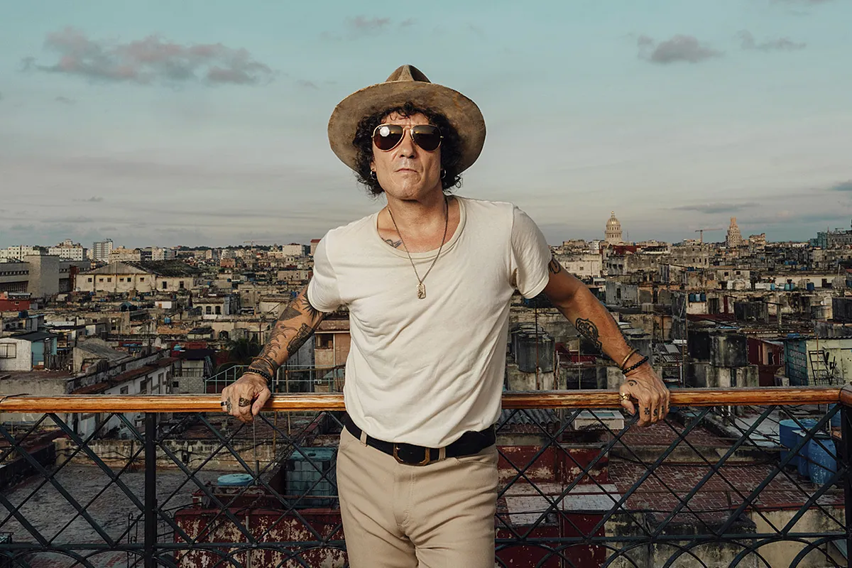 groupe - Enrique Bunbury : "Je pourrais créer un groupe hommage à moi-même et m'enrichir, mais je ne suis pas un collecteur d'applaudissements faciles"