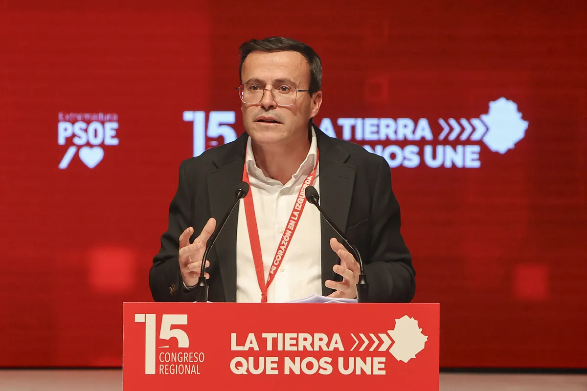 président - Manœuvre du leader du PSOE d'Extrémadure : abandonne son poste de président de la Diputación de Badajoz, devient député régional et accède au statut d'aforé.