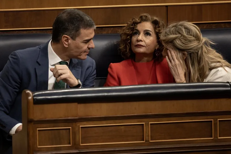 PSOE - Le PSOE cède à la pression de Sumar et de ses partenaires : la loi sur l'embargo à Israël sera examinée en urgence au Congrès