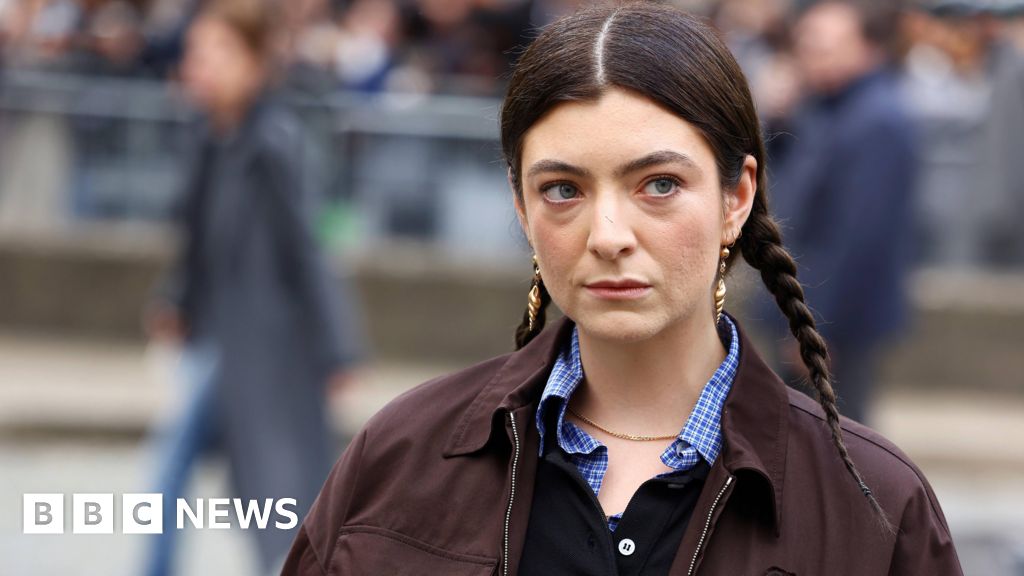 Travailler - Lorde : « Travailler avec Charli XCX m'a poussé à m'ouvrir »